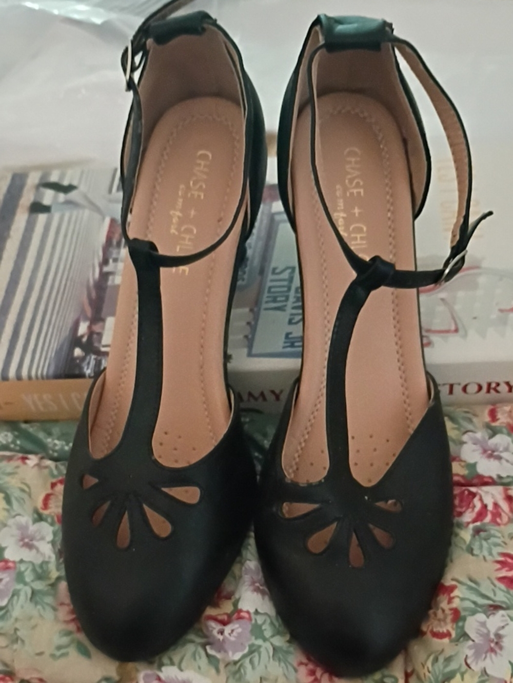 Chase & Chloe Black Strappy Dress Shoes